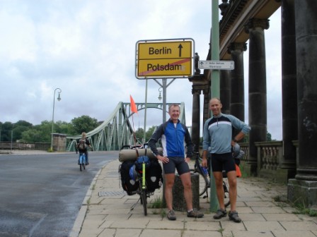 Glienicker Br�cke, grens tussen West-Berlijn en de DDR, symbool bij uitstek van de Koude Oorlog en de splitsing van Duitsland.